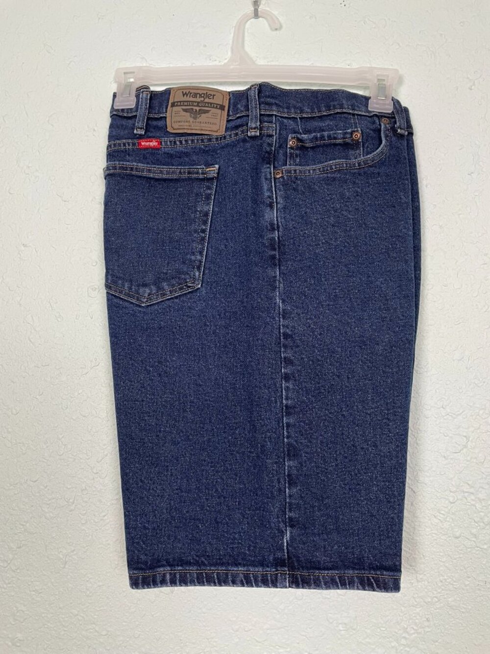 Wrangler Men's Relaxed Fit Denim Shorts W40 Blue 5-Pocket Button Logo Casual 185